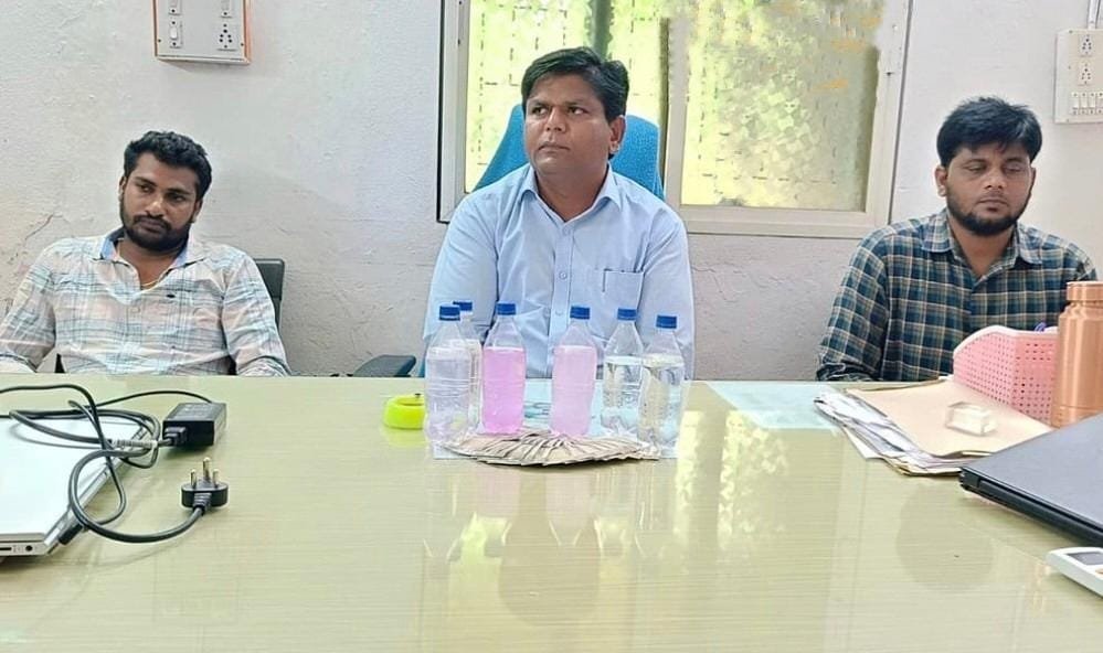 ఏసీబీకి చిక్కిన కాల్వ శ్రీరాంపూర్ తహసిల్దార్