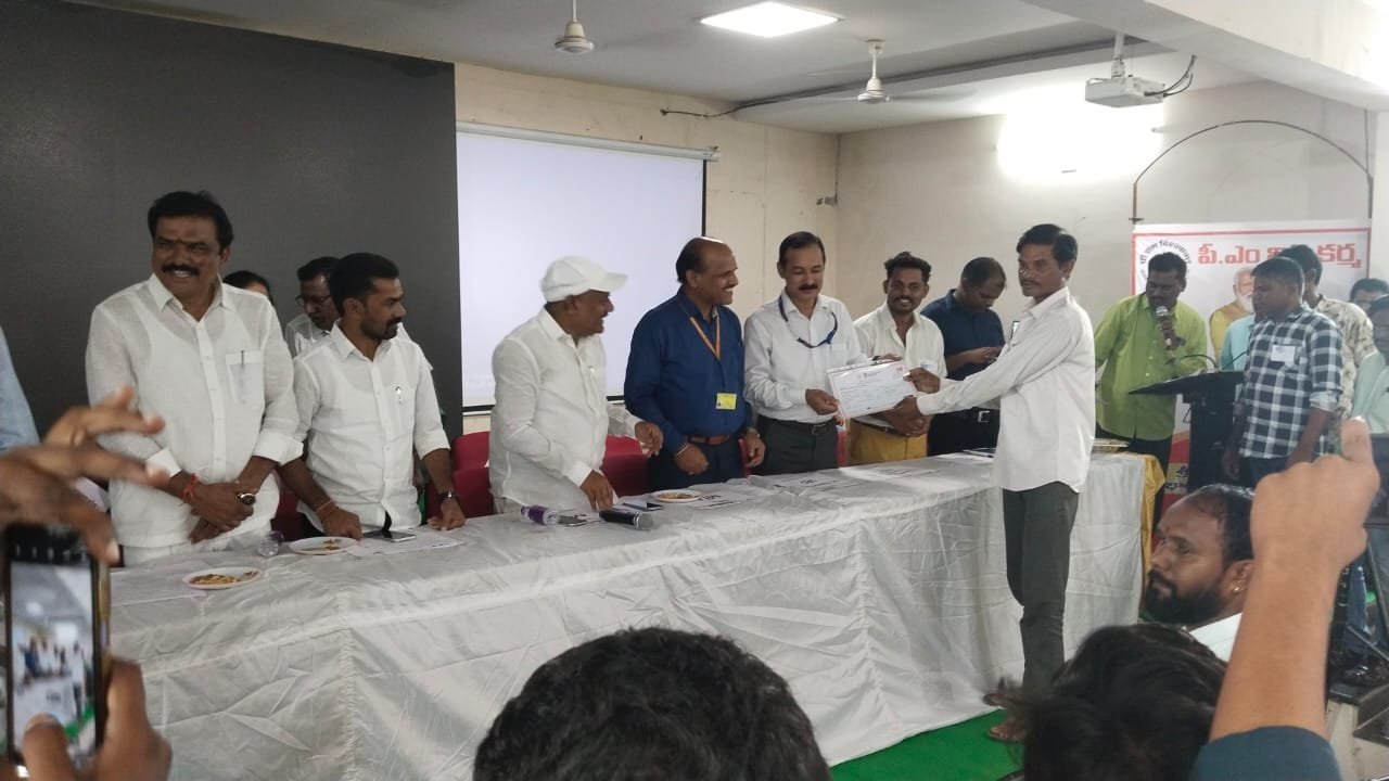 కుల వృత్తులు, చేతి వృత్తులు వారికి వరం - స్వయం ఉపాధికి భరోసా ప్రధాన మంత్రి విశ్వకర్మ యోజన పథకం
