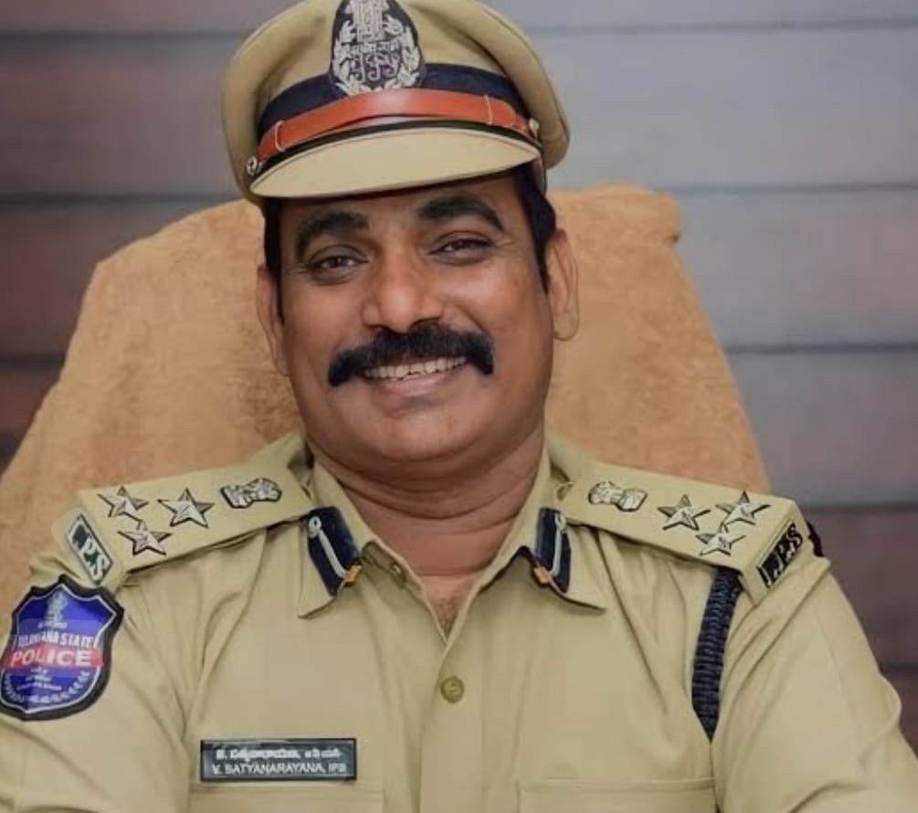 అక్రమ ఇసుక రవాణా కట్టడిలో విఫలమైన 3 CI లు, 13 మంది SI లపై వేటు