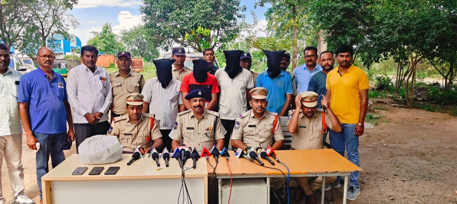 నలుగురు అంతరాష్ట్ర గంజాయి ముఠా సభ్యుల అరెస్ట్