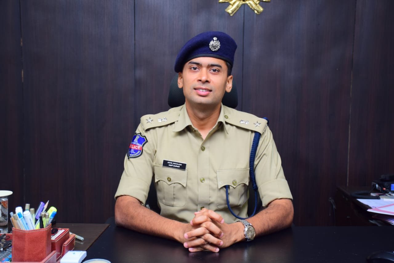అదిలాబాద్ కొత్త ఎస్పీగా అఖిల్ మహాజన్ ఐపిఎస్