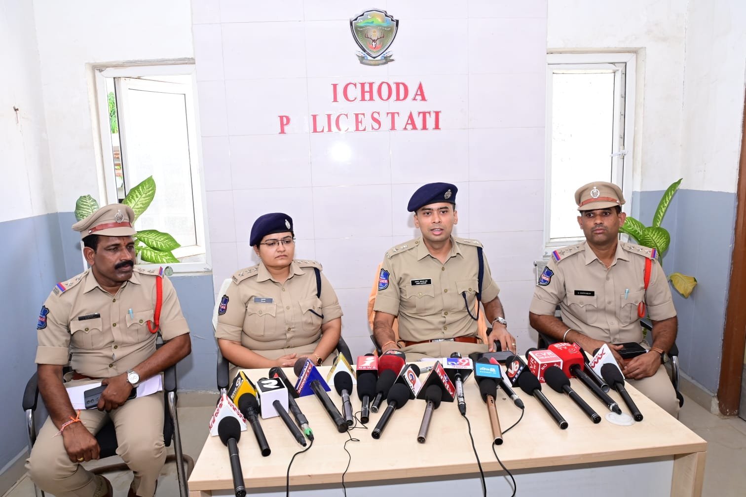 ఇచ్చోడ మండలంలో 18 లక్షలు విలువ చేసే గంజాయి స్వాధీనం ... నలుగురి పై కేసు నమోదు : ఎస్పీ