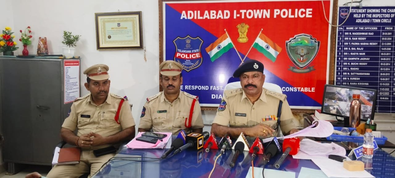 ప్రభుత్వ రోడ్డును కబ్జా చేసిన కేసులో నకిలీ పత్రాల సృష్టి - ఇద్దరు అరెస్టు