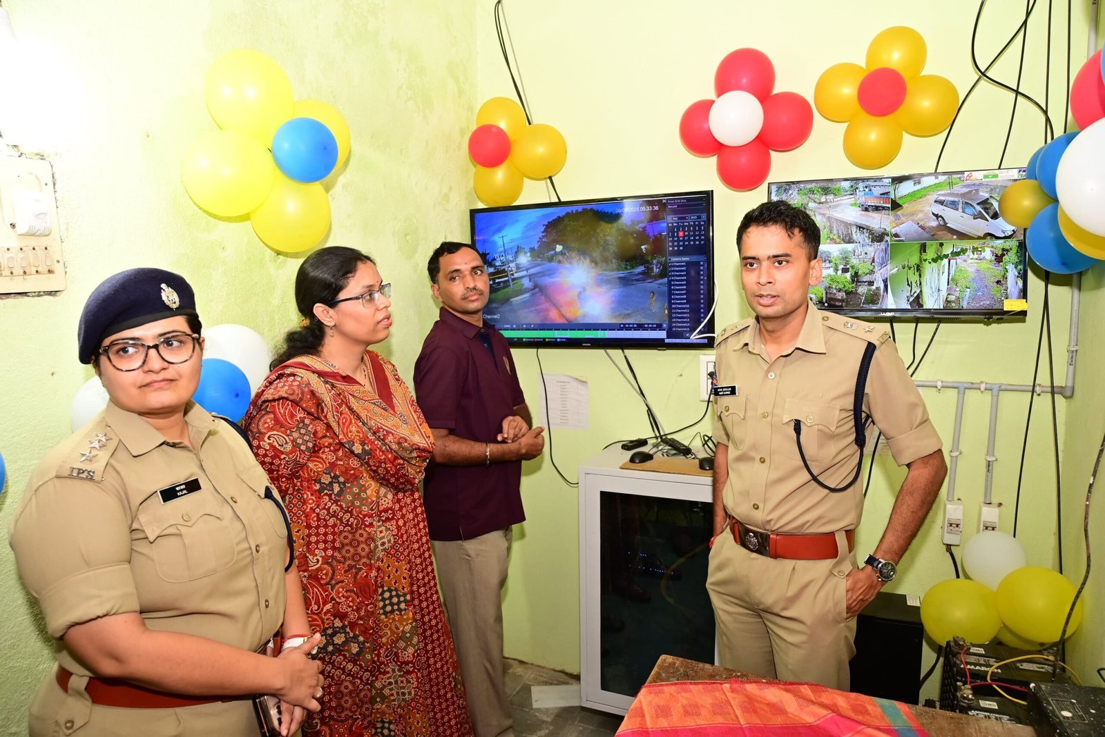 ఒక కెమెరా 100 పోలీసులతో సమానం : ఎస్పీ