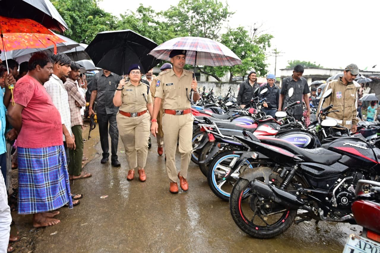 కేశవపట్నంలో 82 ద్విచక్ర వాహనాలు, 18 ఆటోలు,1 మాక్స్ స్వాధీనం