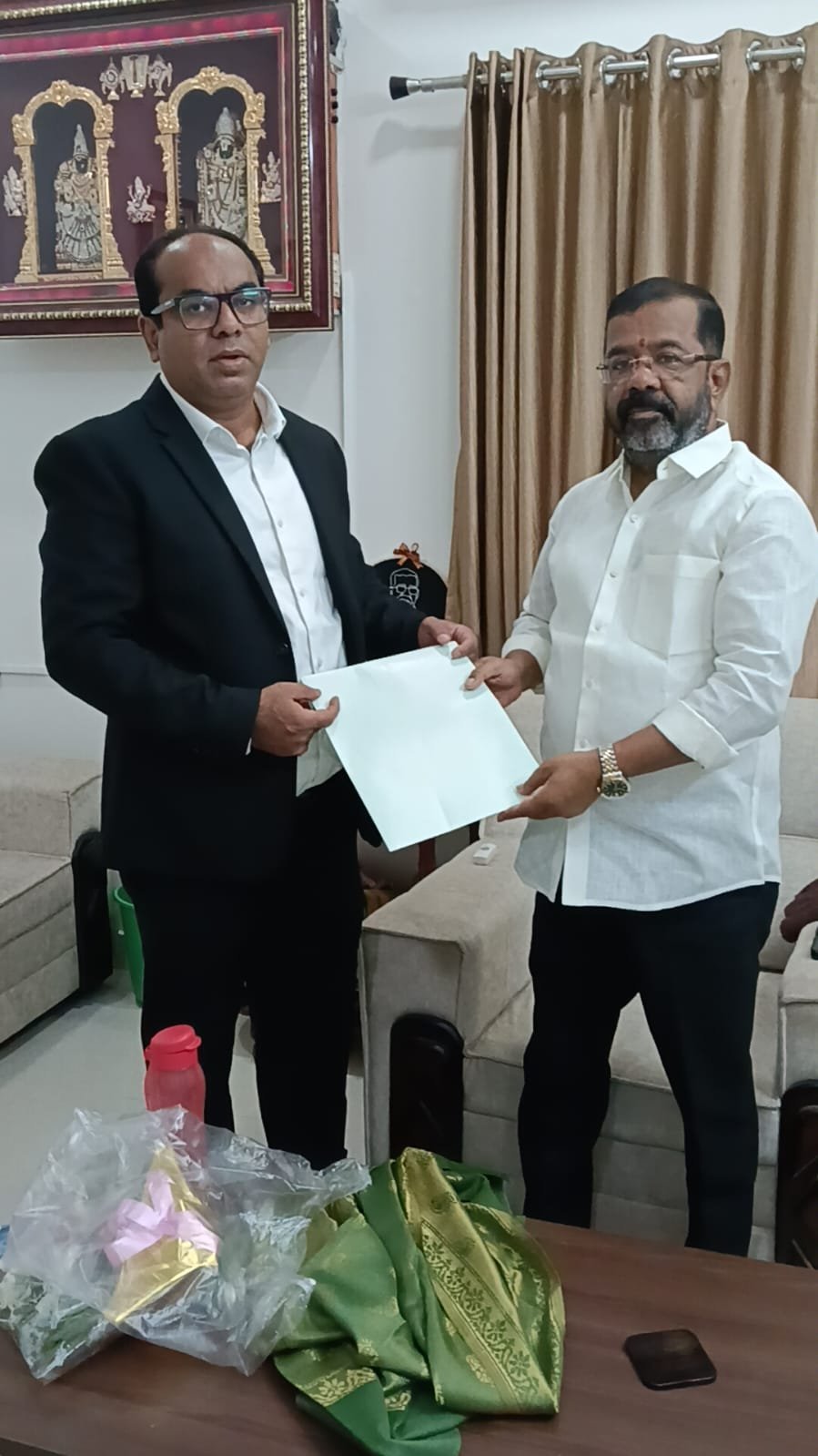 సౌదీ అరేబియాలో తెలుగు ప్రవాసుల సమస్యలపై&nbsp; ఎమ్మెల్యే కు SATA వినతి పత్రం సమర్పణ
