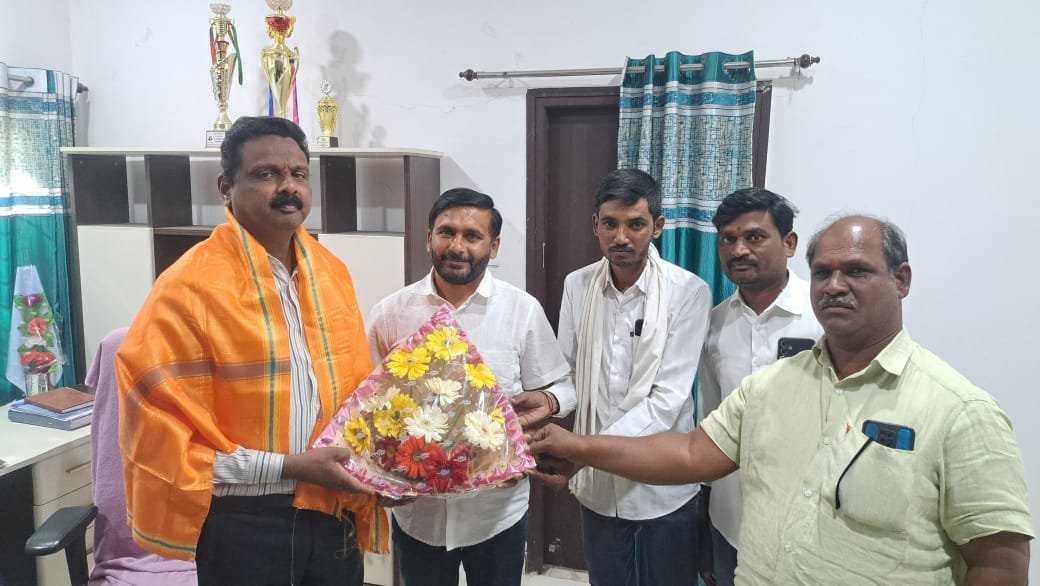 గ్రామ అభివృద్ధి కోసం కదిలిన యువ సర్పంచ్